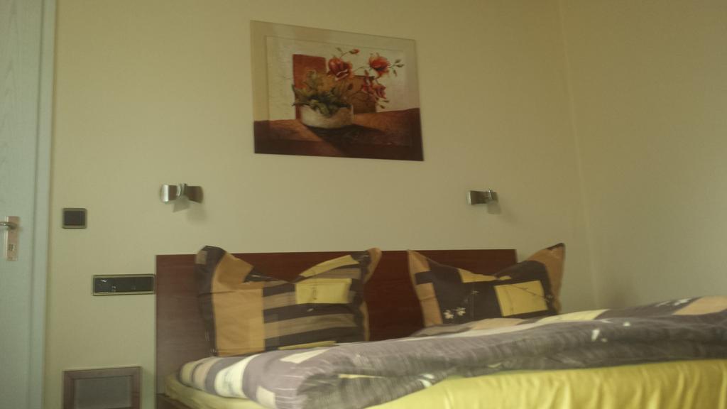 Hotel Restaurant Platamon Feuchtwangen Quarto foto